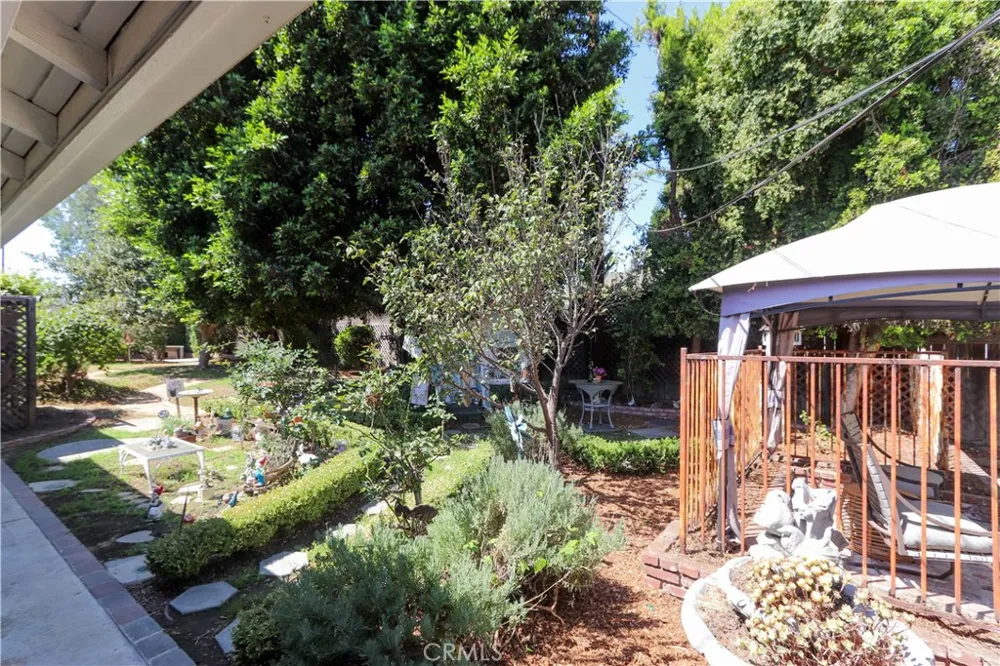 419 E Sunny Hills Fullerton, CA 92835
