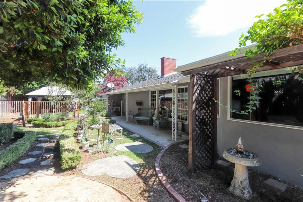 419 E Sunny Hills Fullerton, CA 92835