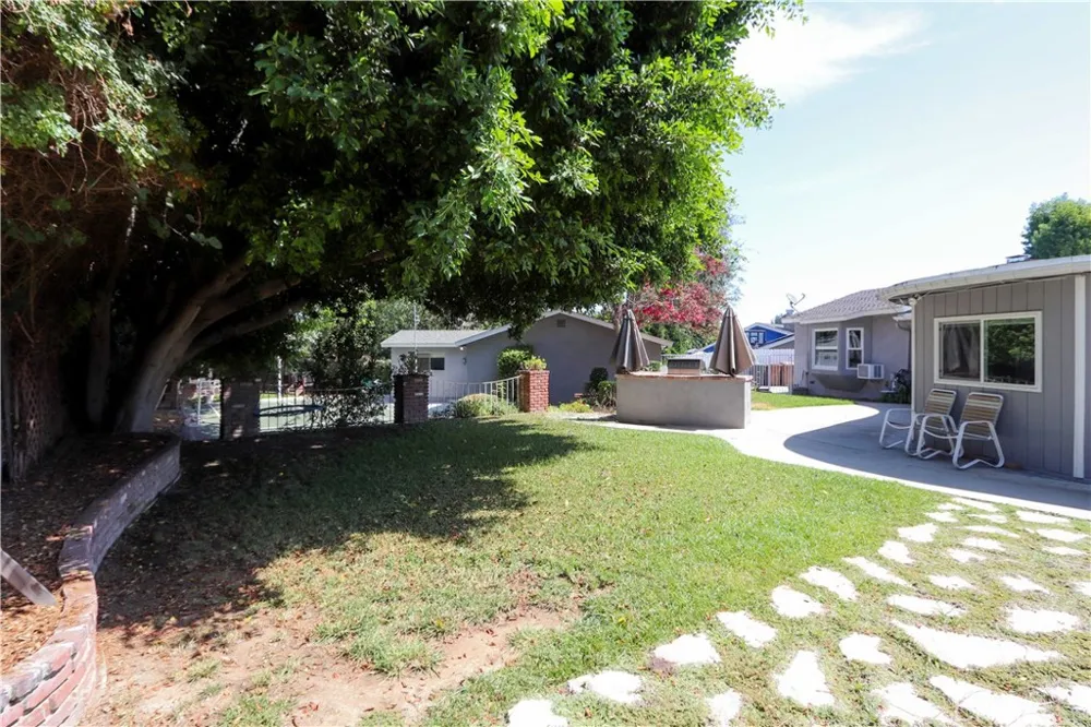 419 E Sunny Hills Fullerton, CA 92835