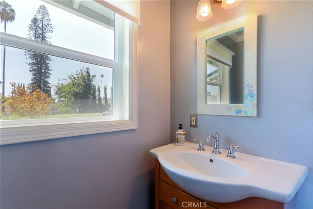 419 E Sunny Hills Fullerton, CA 92835