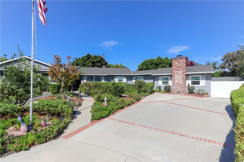 419 E Sunny Hills Fullerton, CA 92835