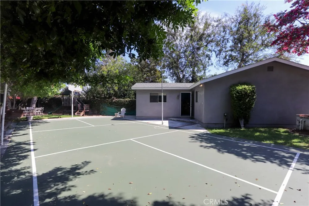 419 E Sunny Hills Fullerton, CA 92835