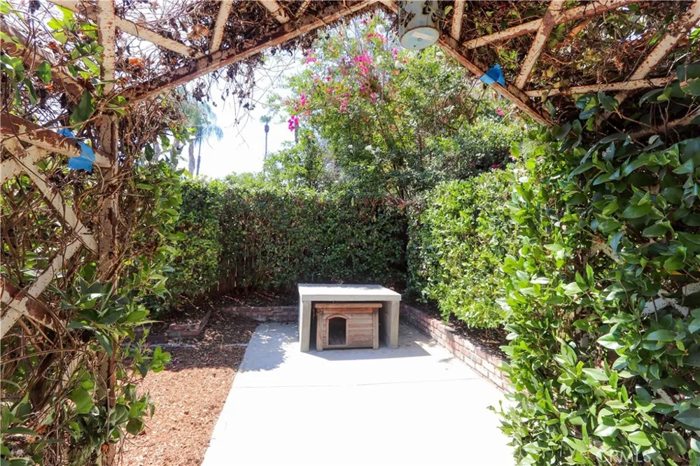 419 E Sunny Hills Fullerton, CA 92835