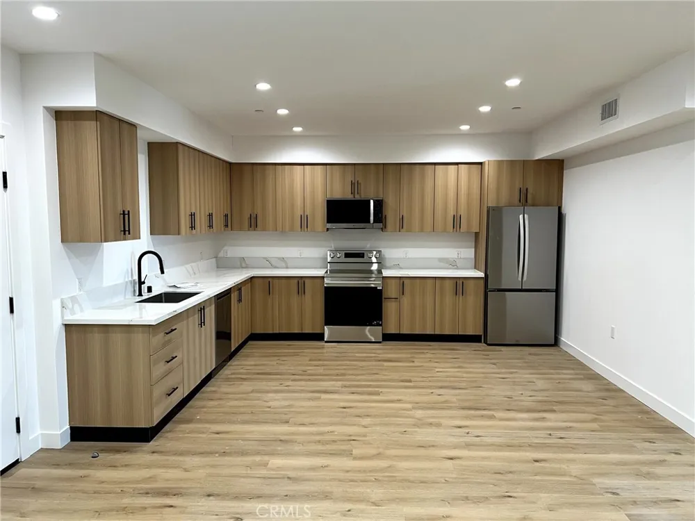 8016 Fair #210 Sun Valley, CA 91352