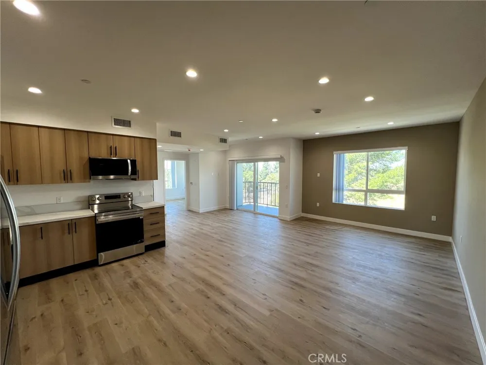 8016 Fair #210 Sun Valley, CA 91352