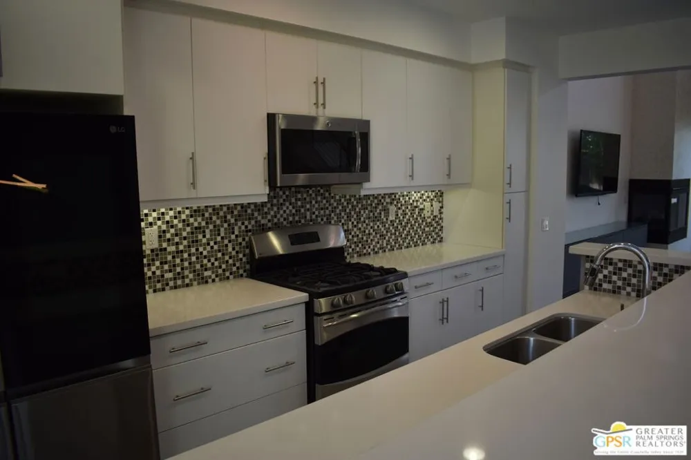 938 Oceo Circle Palm Springs, CA 92264