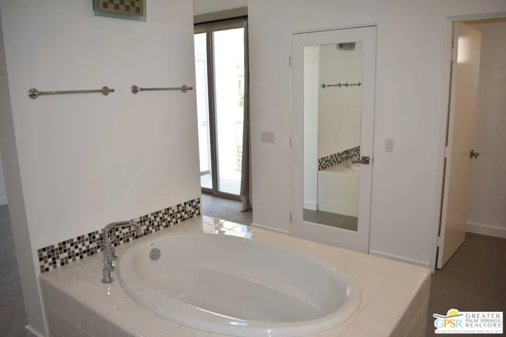 938 Oceo Circle Palm Springs, CA 92264
