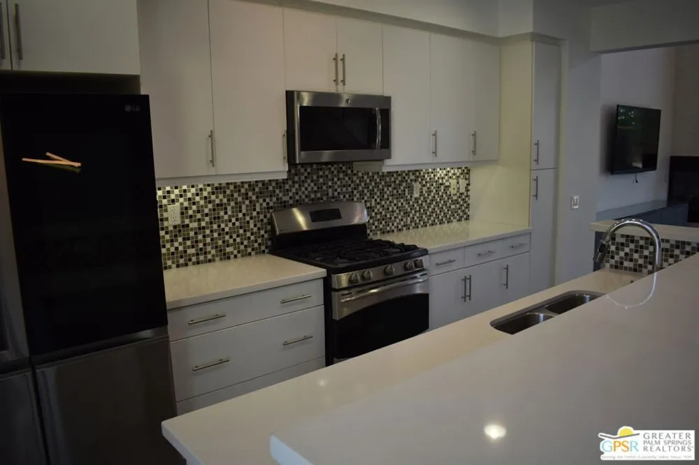 938 Oceo Circle Palm Springs, CA 92264