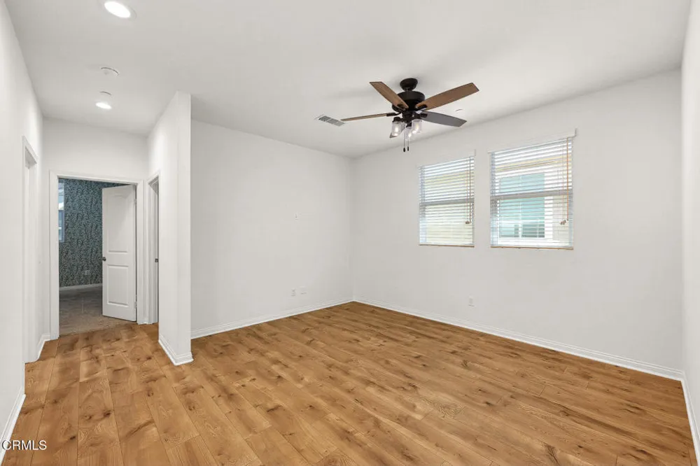 17326 Parque Vanowen Way Lake Balboa, CA 91406