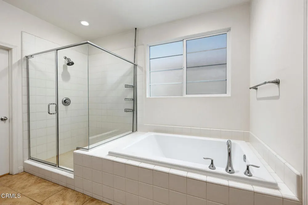 17326 Parque Vanowen Way Lake Balboa, CA 91406