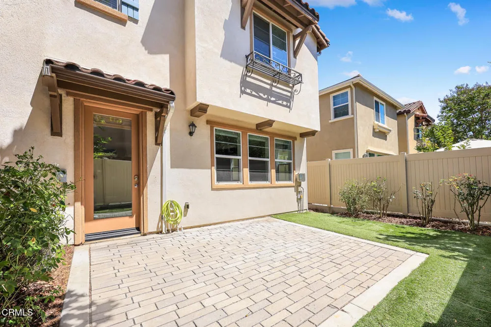 17326 Parque Vanowen Way Lake Balboa, CA 91406