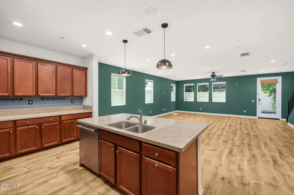 17326 Parque Vanowen Way Lake Balboa, CA 91406