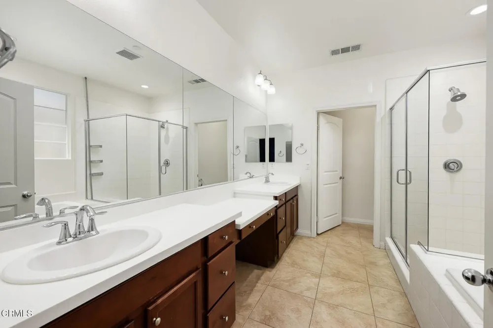 17326 Parque Vanowen Way Lake Balboa, CA 91406