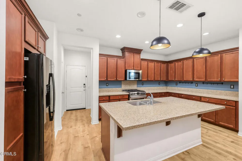 17326 Parque Vanowen Way Lake Balboa, CA 91406