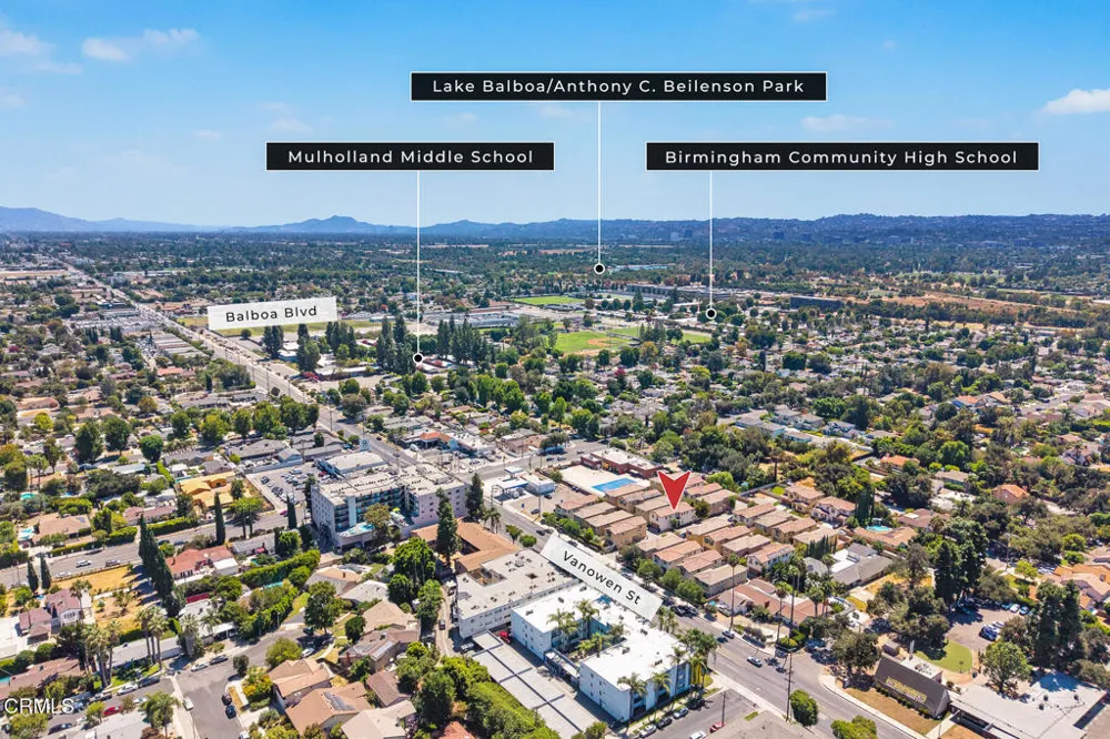17326 Parque Vanowen Way Lake Balboa, CA 91406