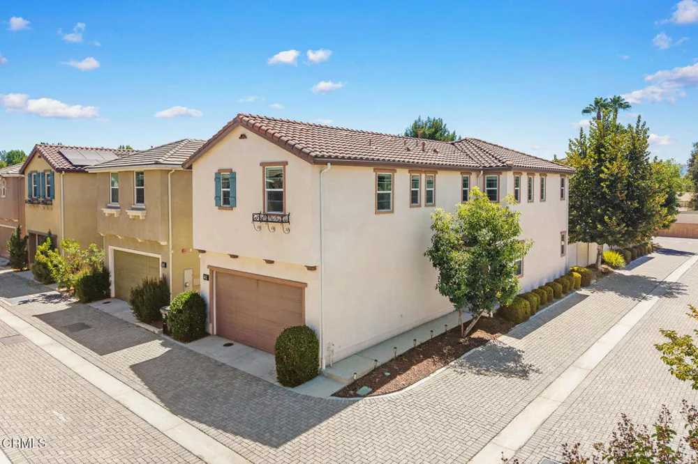 17326 Parque Vanowen Way Lake Balboa, CA 91406