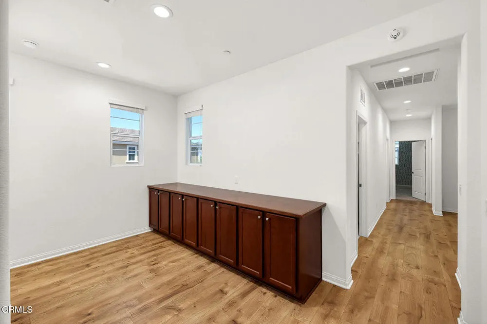 17326 Parque Vanowen Way Lake Balboa, CA 91406