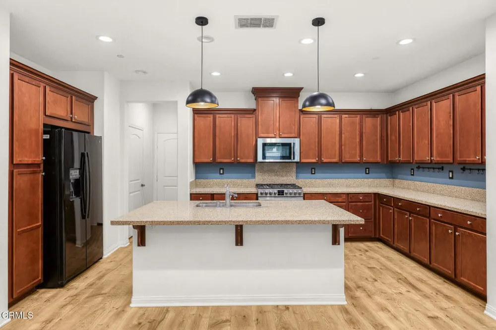 17326 Parque Vanowen Way Lake Balboa, CA 91406