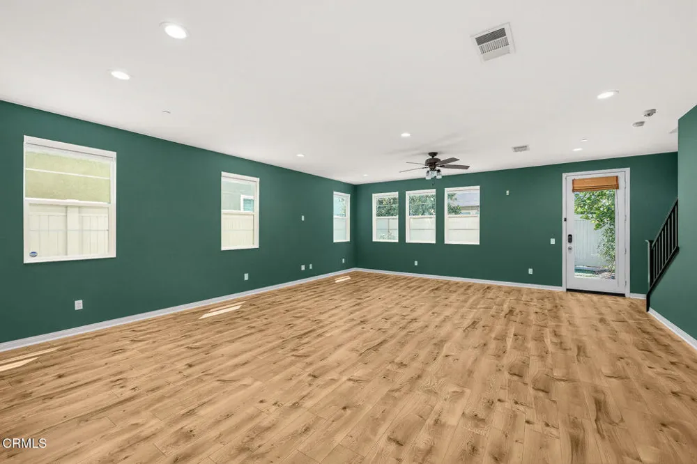 17326 Parque Vanowen Way Lake Balboa, CA 91406