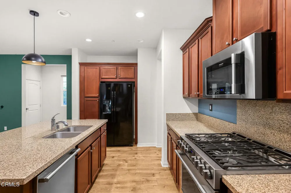 17326 Parque Vanowen Way Lake Balboa, CA 91406