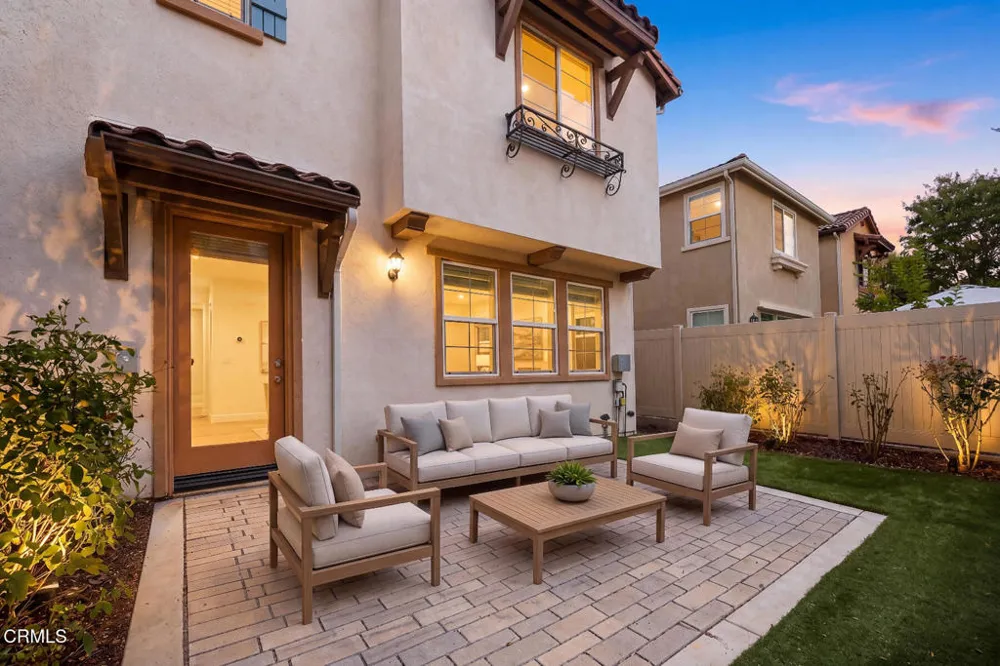 17326 Parque Vanowen Way Lake Balboa, CA 91406