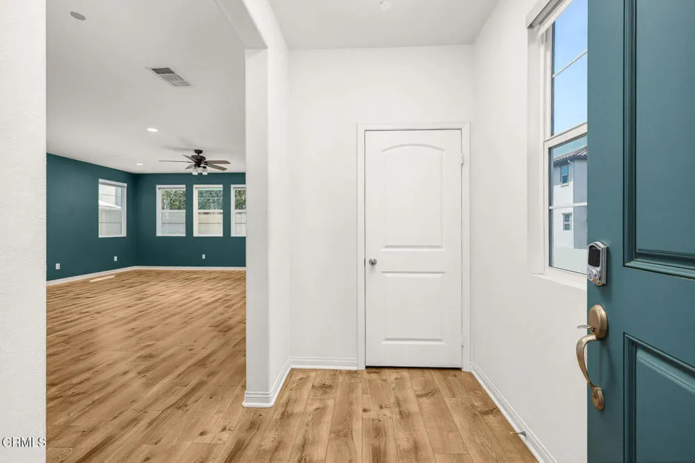 17326 Parque Vanowen Way Lake Balboa, CA 91406
