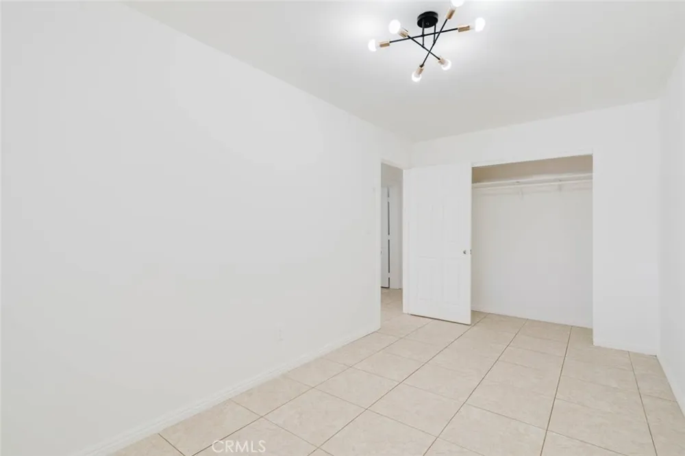 13501 Egbert Street Sylmar, CA 91342