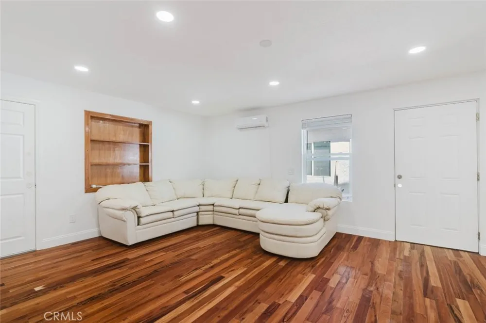 13501 Egbert Street Sylmar, CA 91342