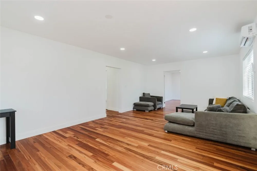 13501 Egbert Street Sylmar, CA 91342