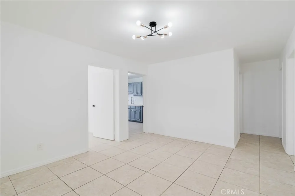 13501 Egbert Street Sylmar, CA 91342