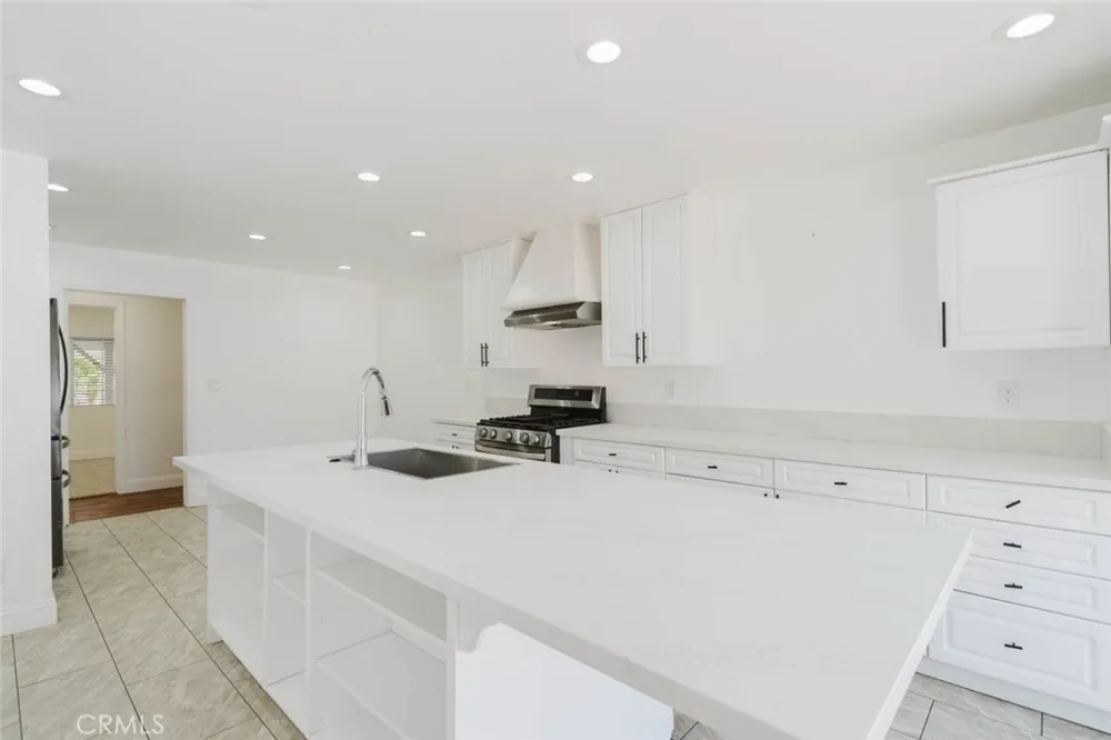 13501 Egbert Street Sylmar, CA 91342