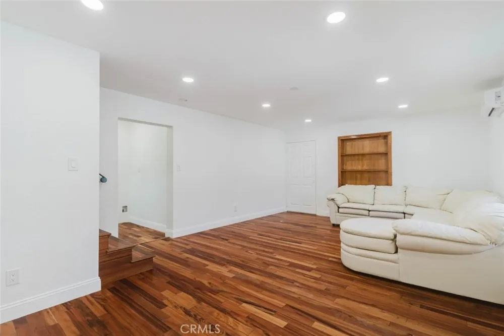 13501 Egbert Street Sylmar, CA 91342