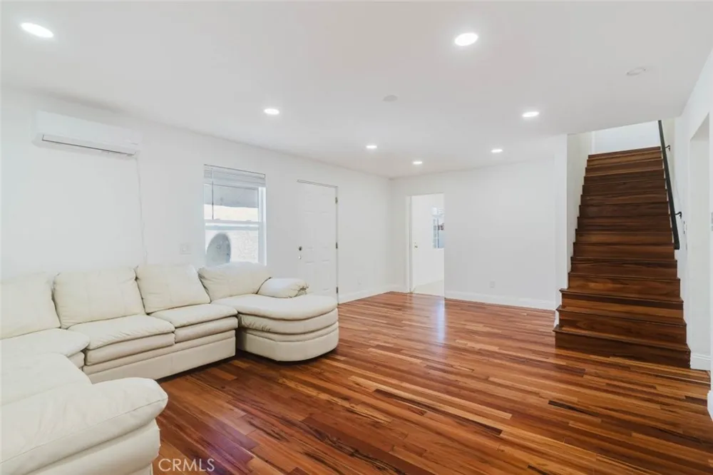 13501 Egbert Street Sylmar, CA 91342