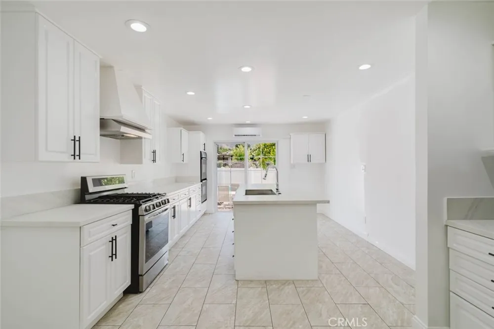 13501 Egbert Street Sylmar, CA 91342