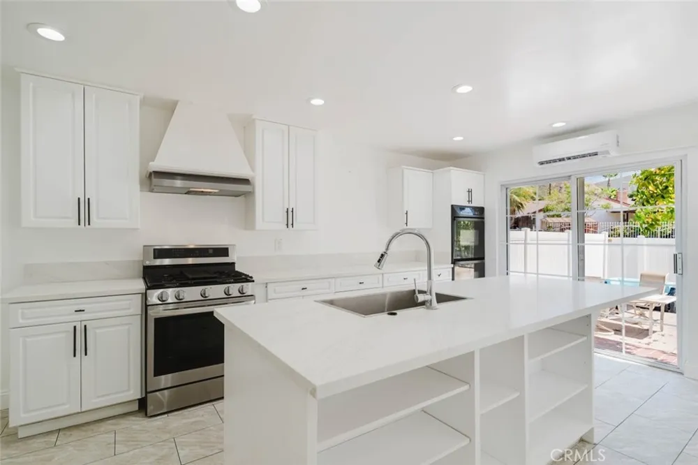 13501 Egbert Street Sylmar, CA 91342