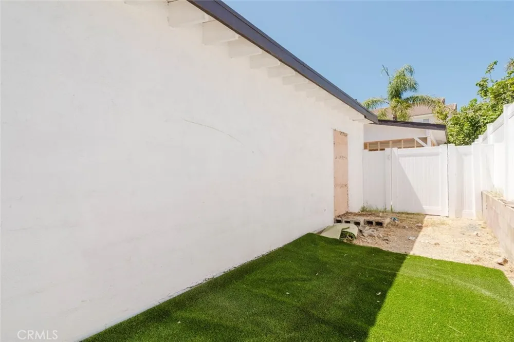 13501 Egbert Street Sylmar, CA 91342