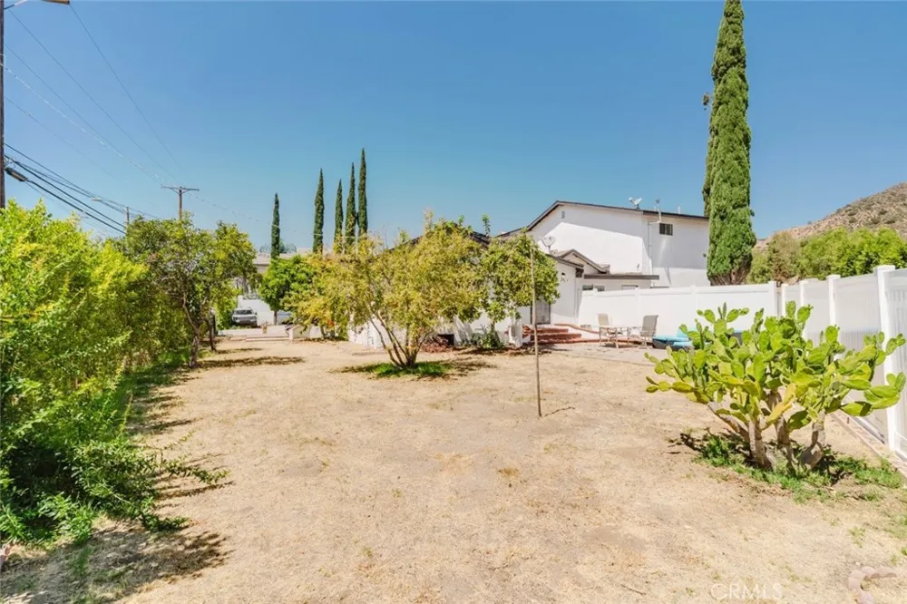 13501 Egbert Street Sylmar, CA 91342
