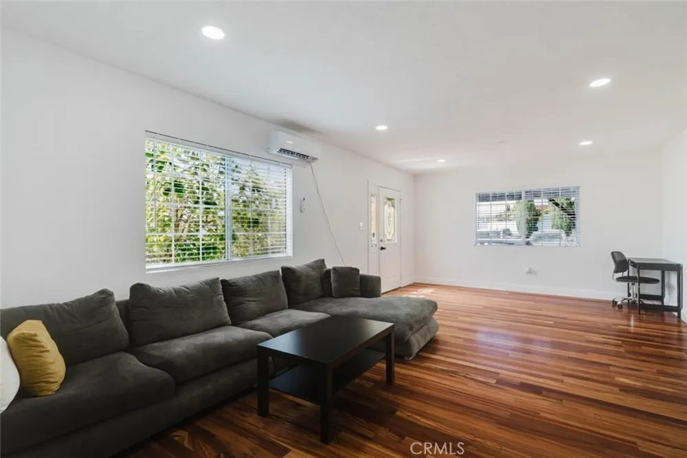 13501 Egbert Street Sylmar, CA 91342