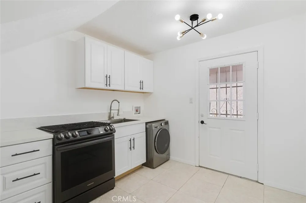13501 Egbert Street Sylmar, CA 91342
