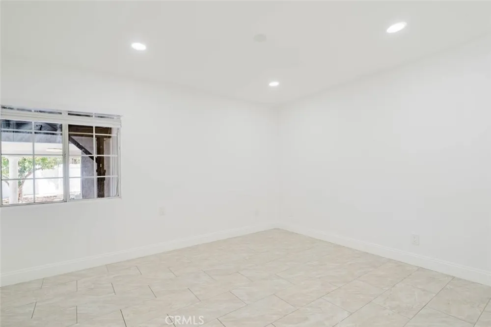 13501 Egbert Street Sylmar, CA 91342