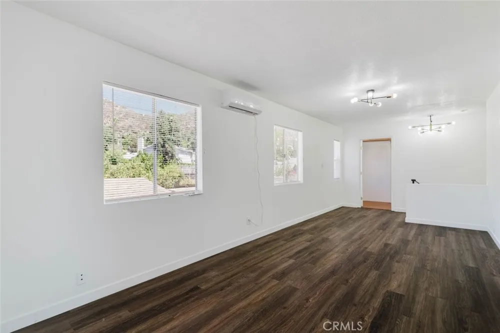 13501 Egbert Street Sylmar, CA 91342