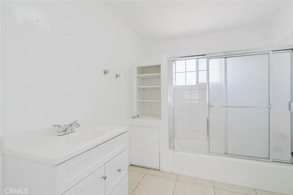 13501 Egbert Street Sylmar, CA 91342