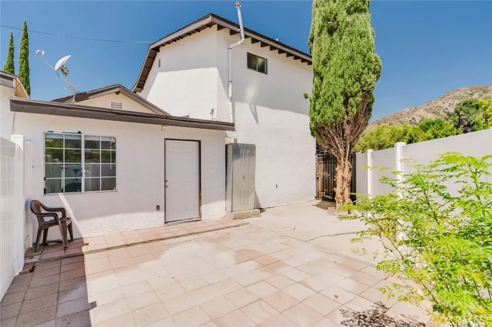 13501 Egbert Street Sylmar, CA 91342