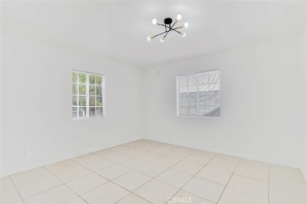 13501 Egbert Street Sylmar, CA 91342