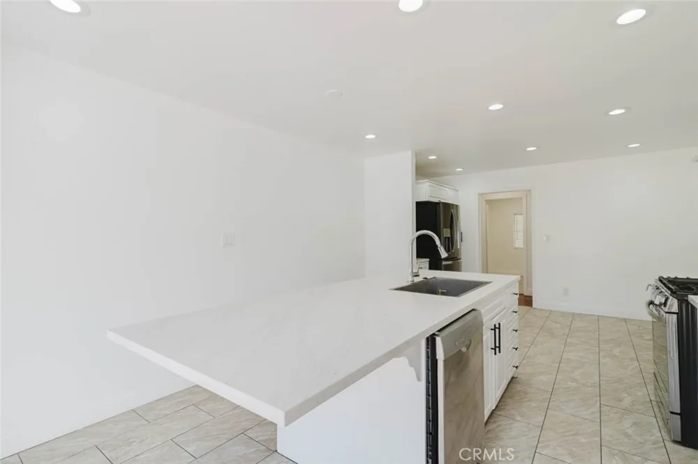 13501 Egbert Street Sylmar, CA 91342