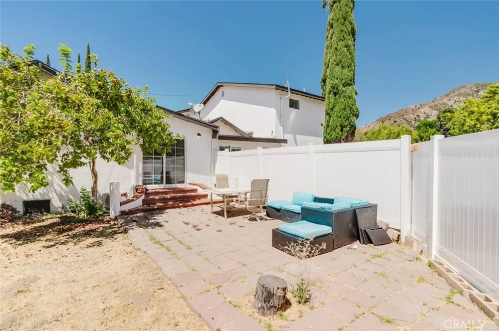 13501 Egbert Street Sylmar, CA 91342