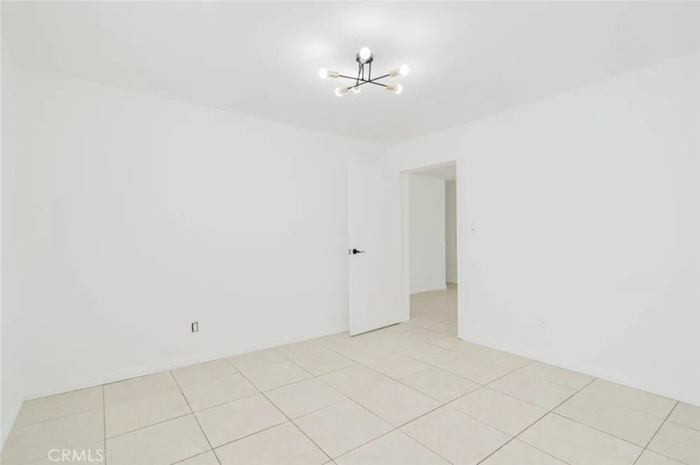 13501 Egbert Street Sylmar, CA 91342