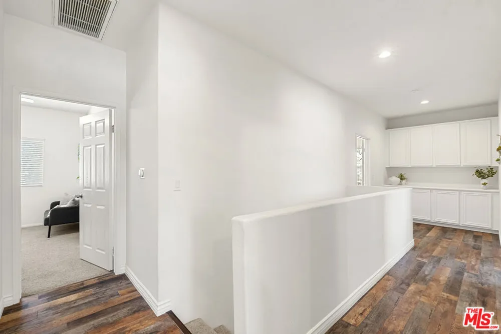 20300 Vanowen Street #44 Los Angeles, CA 91306