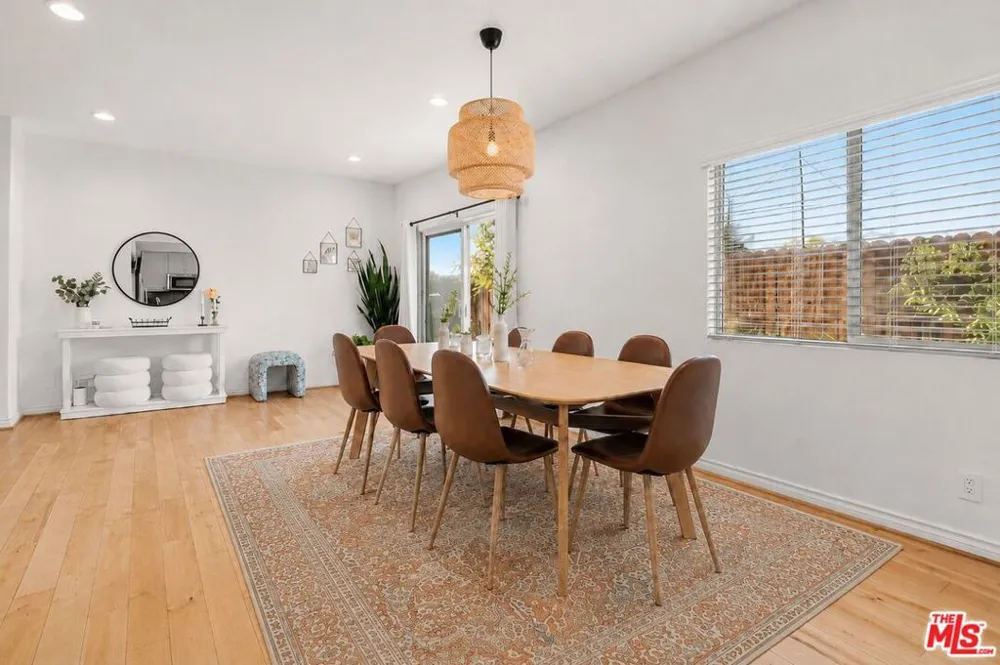 20300 Vanowen Street #44 Los Angeles, CA 91306