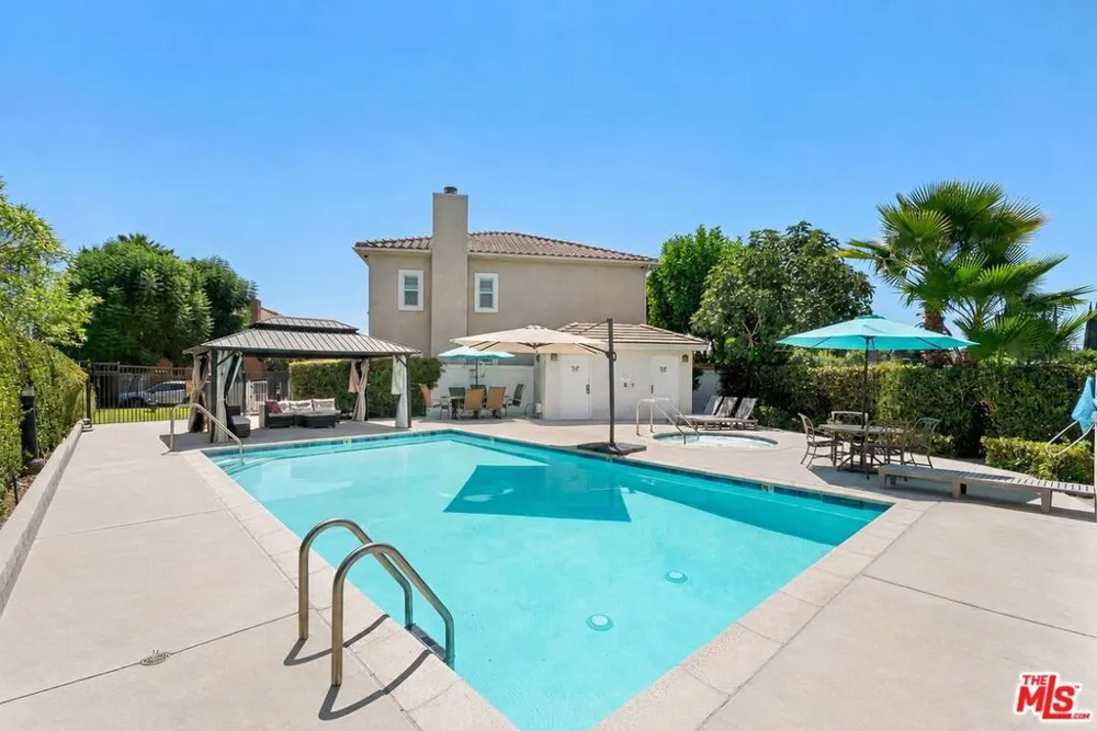 20300 Vanowen Street #44 Los Angeles, CA 91306